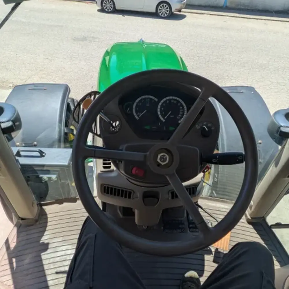 Puesto de conducción del John Deere 6430 Premium.